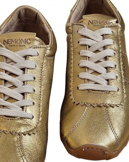 Deportiva Nina dorada
